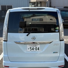 日産セレナSハイブリッドの画像