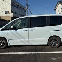 日産セレナSハイブリッドの画像