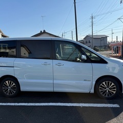 日産セレナSハイブリッドの画像