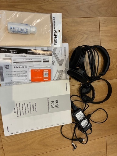 ローランド電子ピアノ Roland F701