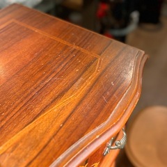 象嵌 チェスト クラシックチェスト アンティーク調 象嵌細工 木製チェスト 引き出し収納 ヨーロピアン クラシカル ヴィンテージ調 サイドチェスト インレイチェスト Inlay Chest Wooden Chest Antique Style Vintage Furniture 曲線 波型 波打ち 曲面 フロントカーブ　波打つ引き出し 流線型 曲線美　スカラップフロント ボウフロント　ロココ調 チッペンデール調　象嵌 曲線チェスト 波型 curved の画像