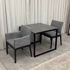 KL-15【新入荷　リサイクル品】ニトリ　セーラル85テーブル/NコレクションC-50P肘付き・肘無し　セラミックダイニング3点セット　グレーの画像