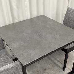 KL-15【新入荷　リサイクル品】ニトリ　セーラル85テーブル/NコレクションC-50P肘付き・肘無し　セラミックダイニング3点セット　グレーの画像