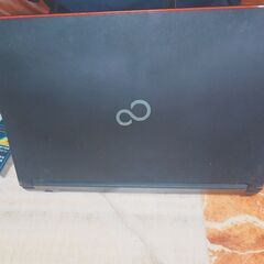 富士通ノートパソコンの画像