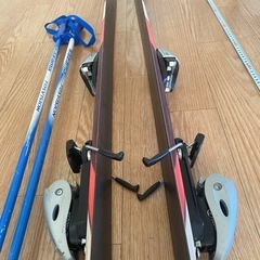 スキー板　ストックの画像