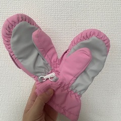 雪遊び　手袋　子どもの画像