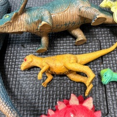 恐竜フィギュアセットの画像