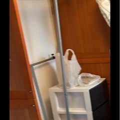 【無料・明日まで】木製 伸縮式クローゼットハンガー 棚付き｜ナチュラル｜収納力◎の画像