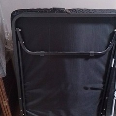 【お取引き中】折りたたみベッドの画像