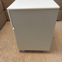 キャスター付き3段ドレッサーの画像