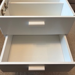 キャスター付き3段ドレッサーの画像