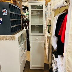 ホワイト ガラスキャビネット 縦長 スリム キャビネット ガラス扉 食器棚 カップボード 収納棚 収納家具 引き出し付き 扉付き 可動棚 ディスプレイ 棚 白家具 シャビー フレンチカントリー 店舗什器 カフェ什器 / WhiteGlassCabinet GlassDoorCupboard DisplayCabinet StorageUnit TallCabinet SlimCupboard Hutchの画像