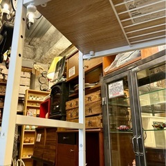 冷蔵庫ラック 伸縮式 横幅調整可 キッチンラック 省スペース ゴミ箱上ラック コンパクト ラック 収納  レンジラック オープンラック オープンシェルフの画像