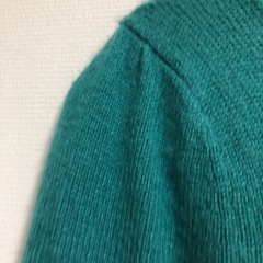 可愛い　グリーン　セーター　パフ　スリーブの画像