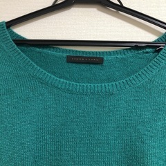 可愛い　グリーン　セーター　パフ　スリーブの画像