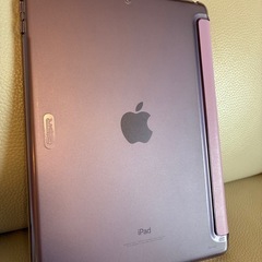 【美品】Apple　iPad第6世代　カバー付の画像