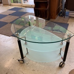 12/25まで店頭商品一部を除き半額クリスマスSALE!!開催中　サ2512-179 ガラス製 テレビ スタンド キャスター付き 楕円形 3段 キズ汚れ有りの画像