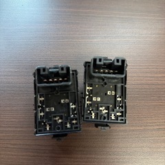 LA100Sムーブリヤウインドウスイッチ左右の画像