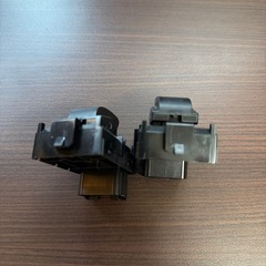 LA100Sムーブリヤウインドウスイッチ左右の画像