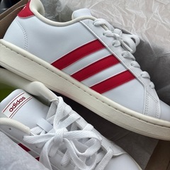 新品🉐adidasスニーカー　　26センチの画像