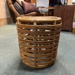 【2脚あります】ラタンスツール【F01030】の画像