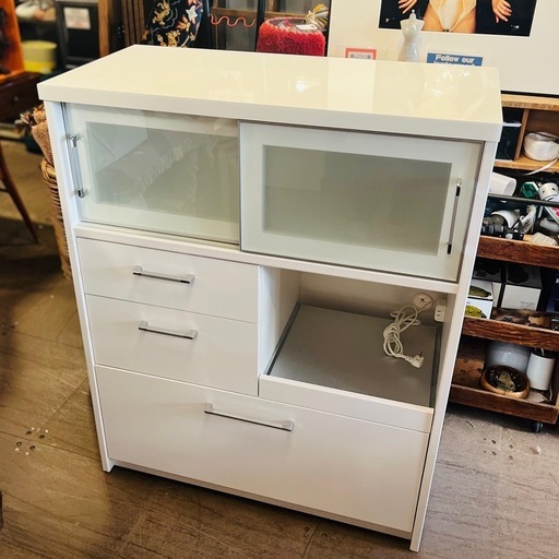 《売約済》展示品　美品　白 キャビネット ガラス扉 引き戸 収納棚 食器棚 カップボード キッチン収納 ホワイトキャビネット 白家具 モダン収納 スライド扉 キャビネット white cabinet sliding glass door storage cupboard kitchen cabinet modern
