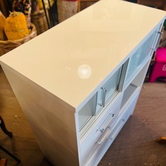 展示品　美品　白 キャビネット ガラス扉 引き戸 収納棚 食器棚 カップボード キッチン収納 ホワイトキャビネット 白家具 モダン収納 スライド扉 キャビネット white cabinet sliding glass door storage cupboard kitchen cabinet modernの画像