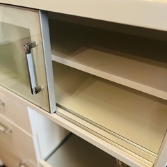 展示品　美品　白 キャビネット ガラス扉 引き戸 収納棚 食器棚 カップボード キッチン収納 ホワイトキャビネット 白家具 モダン収納 スライド扉 キャビネット white cabinet sliding glass door storage cupboard kitchen cabinet modernの画像