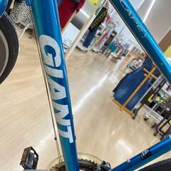 A-909【リユースのサカイ野々市店】ジモティ来店特価‼  GIANT 自転車 クロスバイク 27インチ ブルー クリーニング済みの画像