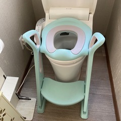 子供　補助便座　スッテプ式の画像