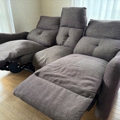 ニトリ電動リクライニングソファの画像