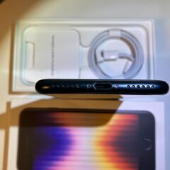 純正バッテリー88% iPhoneSE3 128GB ブラック SIMフリーの画像