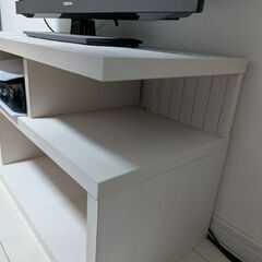 白い木のテレビ台の画像