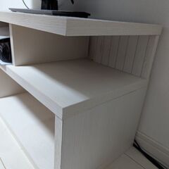 白い木のテレビ台の画像