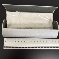 ラインアートのメガネケース  新品の画像
