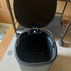 ラック、ごみ箱セットの画像