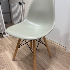 【急募】イームズチェア  2脚セット【12/21迄出品】の画像