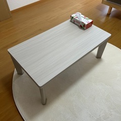 こたつテーブルの画像