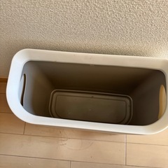 ゴミ箱の画像