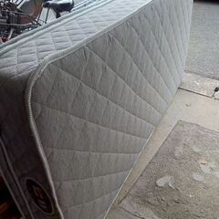 シングルベッド(マットレス付)の画像