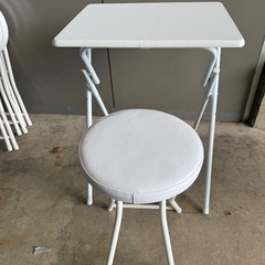 折りたたみ机と椅子セットの画像