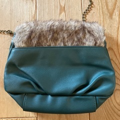 ⭕️美品‼️ファーのショルダーバッグ★ダークグリーンの画像