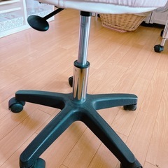 キャスター付きスツールの画像