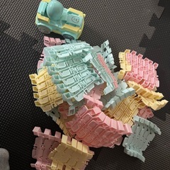 すみっコぐらし GO!GO!組み立てレールおもちゃの画像