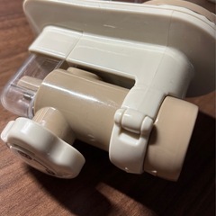 らくらく飲めて、らくらく洗えるケージ取り付け式給水器の画像