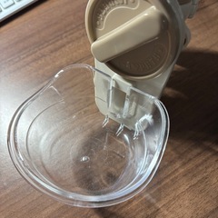 らくらく飲めて、らくらく洗えるケージ取り付け式給水器の画像