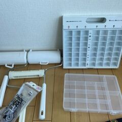 まとめ売り　雑貨装飾品・台所用品・薬ケース・カバン・掃除用品などの画像