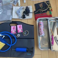 まとめ売り　雑貨装飾品・台所用品・薬ケース・カバン・掃除用品などの画像