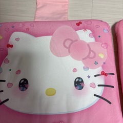 カー用品　サンリオ　キティちゃん　車　座布団の画像