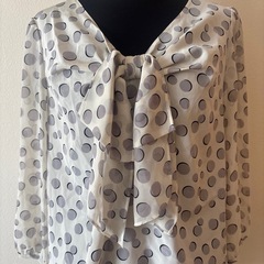 LAPIS LUCE per BEAMS 水玉模様リボン付き五分袖ブラウスの画像